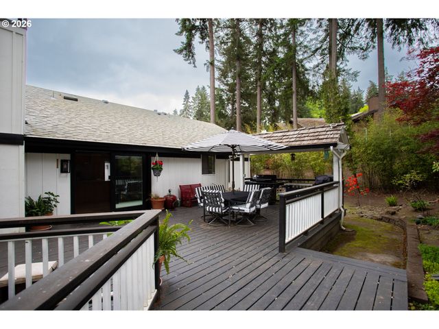 2496 PANORAMA Dr, Eugene, OR 97405