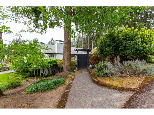2496 PANORAMA Dr, Eugene, OR 97405