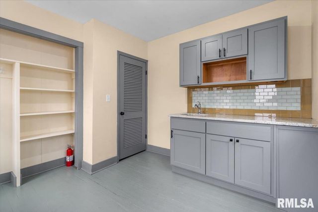 1817 WHITTIER Avenue, Springfield, IL 62704