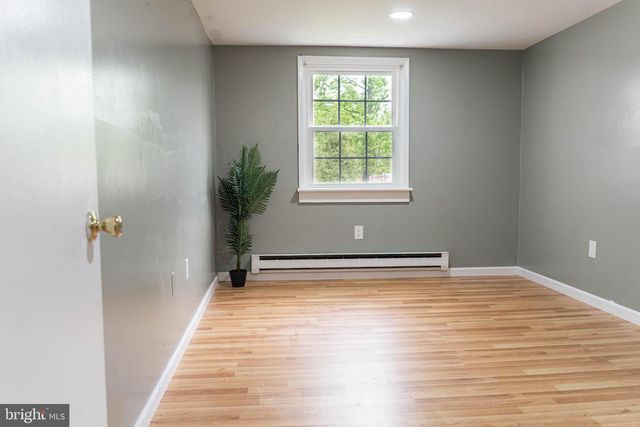 1606 N LINE ST, Lansdale, PA 19446