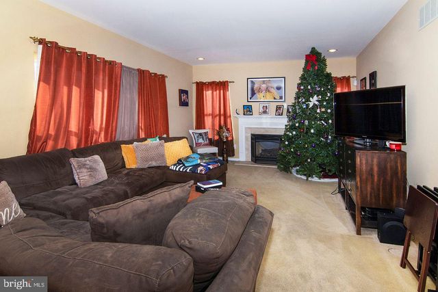 2 GOSLING COURT, Sicklerville, NJ 08081