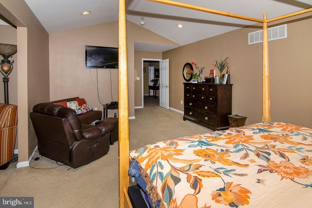 2 GOSLING COURT, Sicklerville, NJ 08081