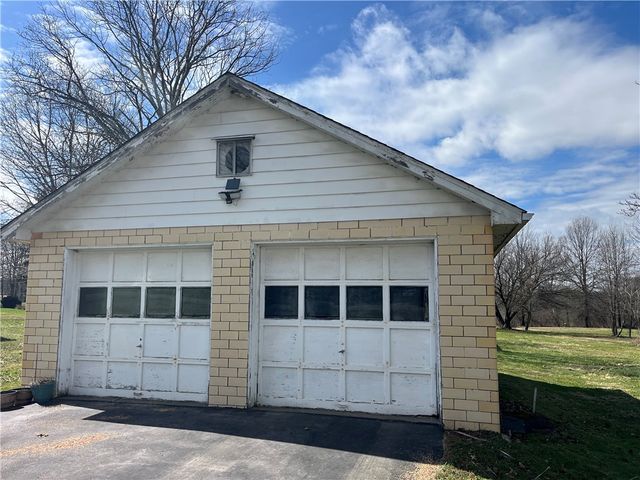 2411 Mill Bridge Rd, Slippery Rock Twp, PA 16101