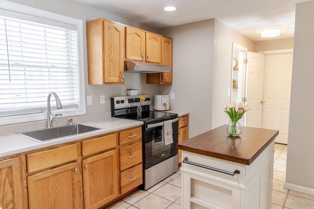 10 Rowe Drive, Fremont, NH 03044