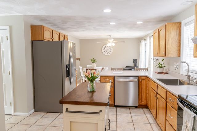 10 Rowe Drive, Fremont, NH 03044