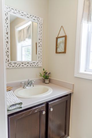 10 Rowe Drive, Fremont, NH 03044