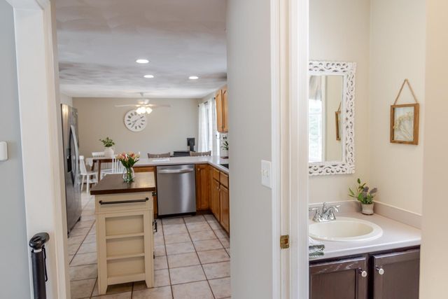 10 Rowe Drive, Fremont, NH 03044