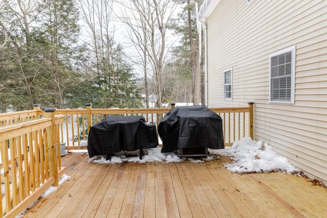 10 Rowe Drive, Fremont, NH 03044