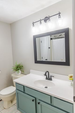 10 Rowe Drive, Fremont, NH 03044