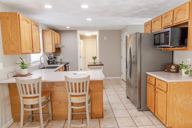 10 Rowe Drive, Fremont, NH 03044