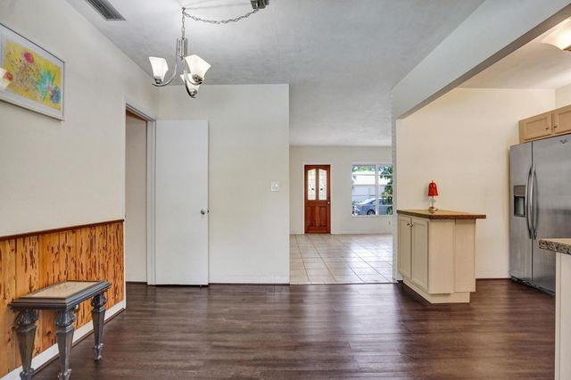 1801 NE 23rd Ave, Fort Lauderdale, FL 33305