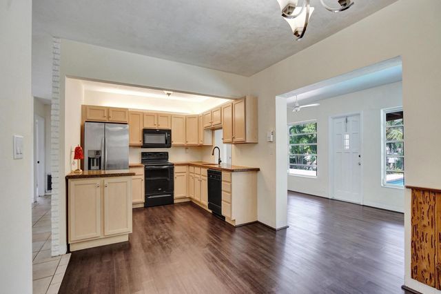 1801 NE 23rd Ave, Fort Lauderdale, FL 33305