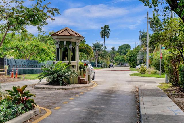 1801 NE 23rd Ave, Fort Lauderdale, FL 33305