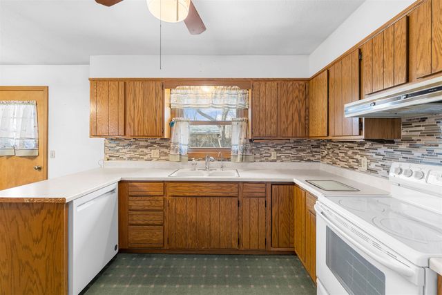 1200 Roach St, Salina, KS 67401