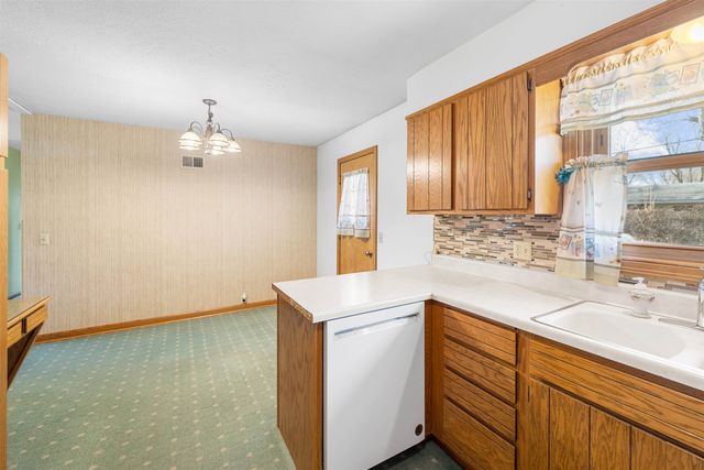 1200 Roach St, Salina, KS 67401