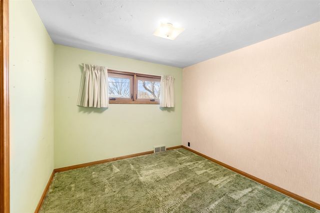 1200 Roach St, Salina, KS 67401