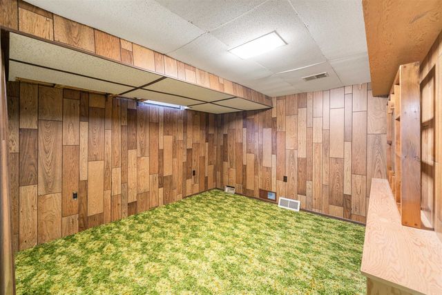 1200 Roach St, Salina, KS 67401