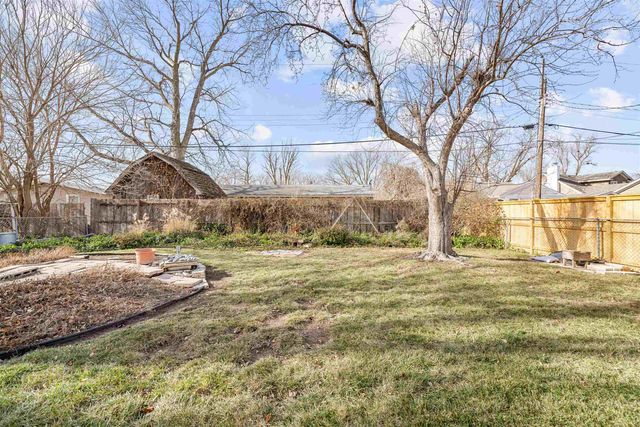 1200 Roach St, Salina, KS 67401