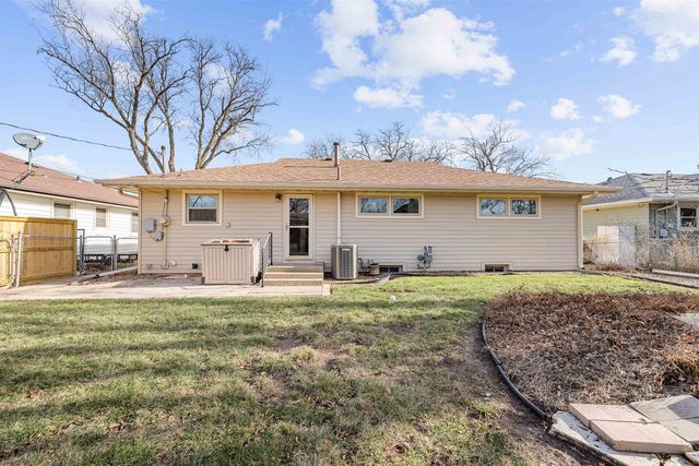 1200 Roach St, Salina, KS 67401