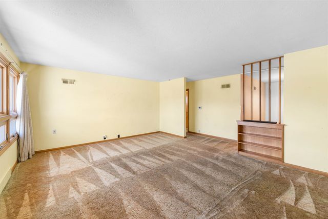 1200 Roach St, Salina, KS 67401