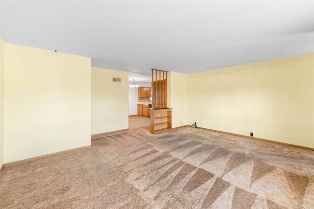 1200 Roach St, Salina, KS 67401