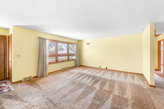 1200 Roach St, Salina, KS 67401