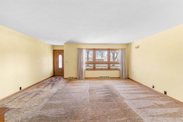 1200 Roach St, Salina, KS 67401