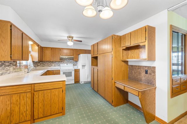 1200 Roach St, Salina, KS 67401