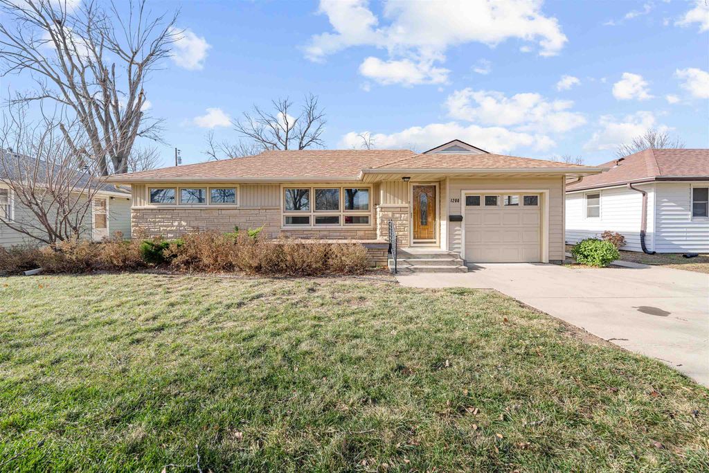 1200 Roach St, Salina, KS 67401