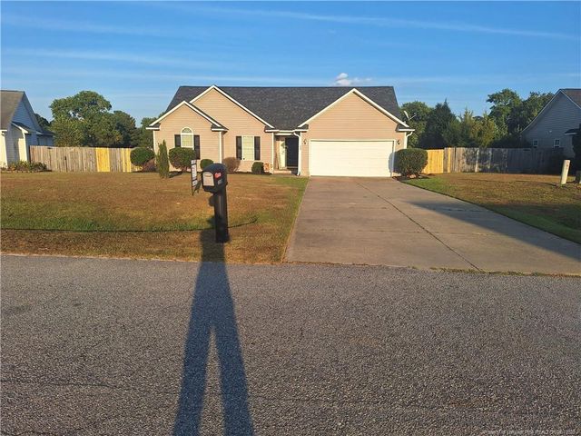 558 Copper Creek Drive, Raeford, NC 28376