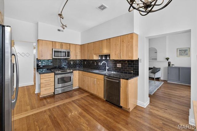 5553 Waterman Boulevard 3E, St Louis, MO 63112