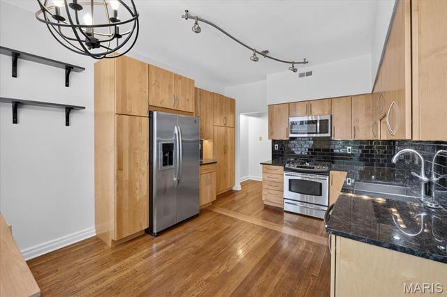 5553 Waterman Boulevard 3E, St Louis, MO 63112
