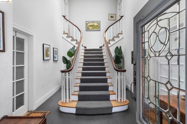 647 Beacon St, Oakland, CA 94610