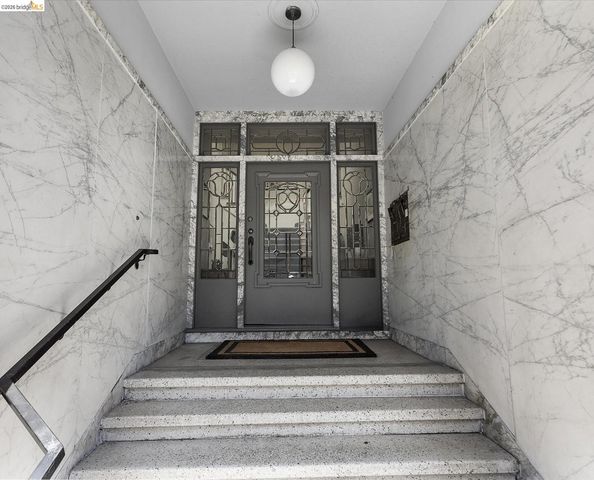 647 Beacon St, Oakland, CA 94610