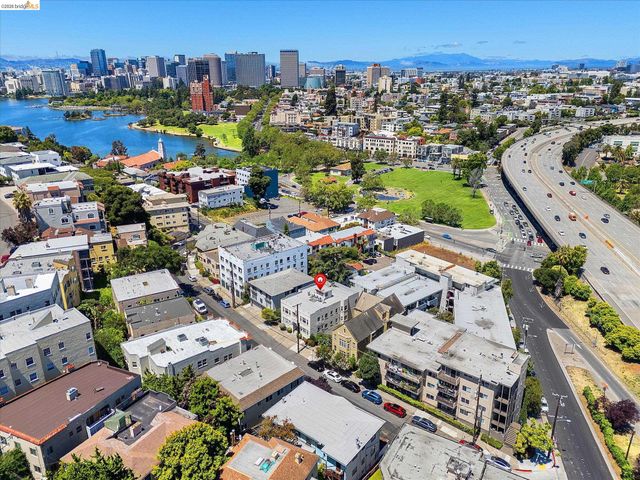 647 Beacon St, Oakland, CA 94610