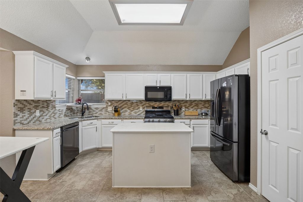 905 Forest Hollow Drive, Hurst, TX 76053 — photo 5