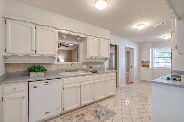 3704 Ashford Avenue, Fort Worth, TX 76133