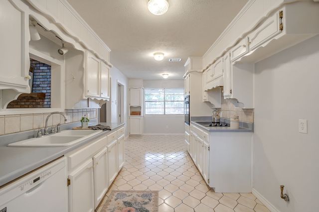 3704 Ashford Avenue, Fort Worth, TX 76133