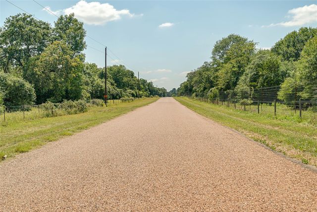 19231 County Road 215, Weimar, TX 78962