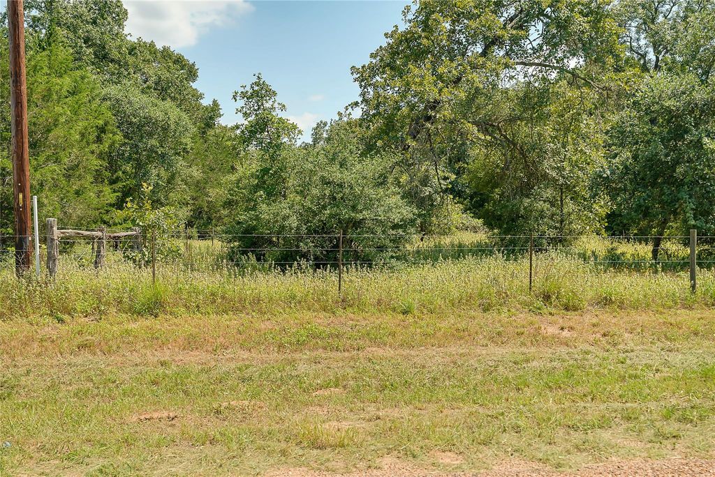 19231 County Road 215, Weimar, TX 78962