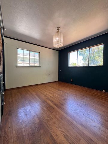 1422 Oakwood Dr, Modesto, CA 95350