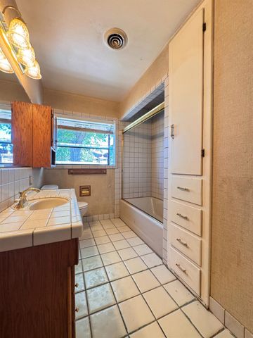 1422 Oakwood Dr, Modesto, CA 95350