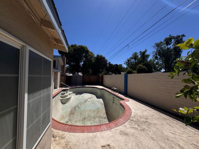 1422 Oakwood Dr, Modesto, CA 95350