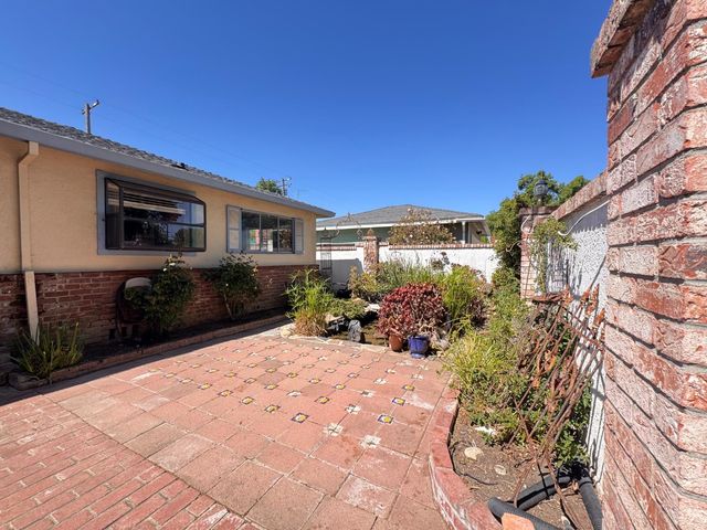 1422 Oakwood Dr, Modesto, CA 95350