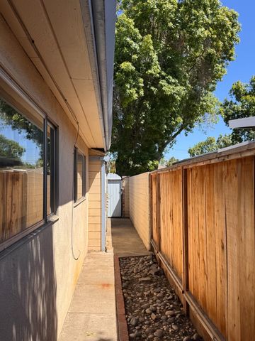 1422 Oakwood Dr, Modesto, CA 95350
