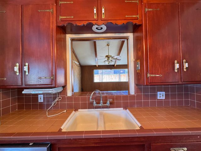 1422 Oakwood Dr, Modesto, CA 95350