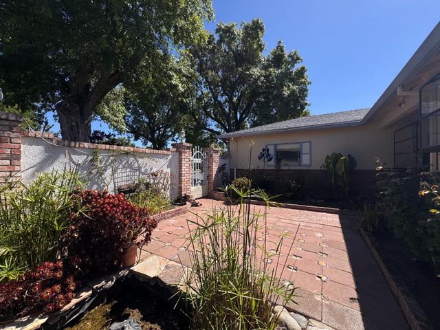 1422 Oakwood Dr, Modesto, CA 95350