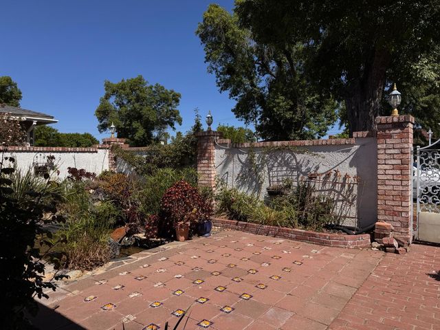 1422 Oakwood Dr, Modesto, CA 95350