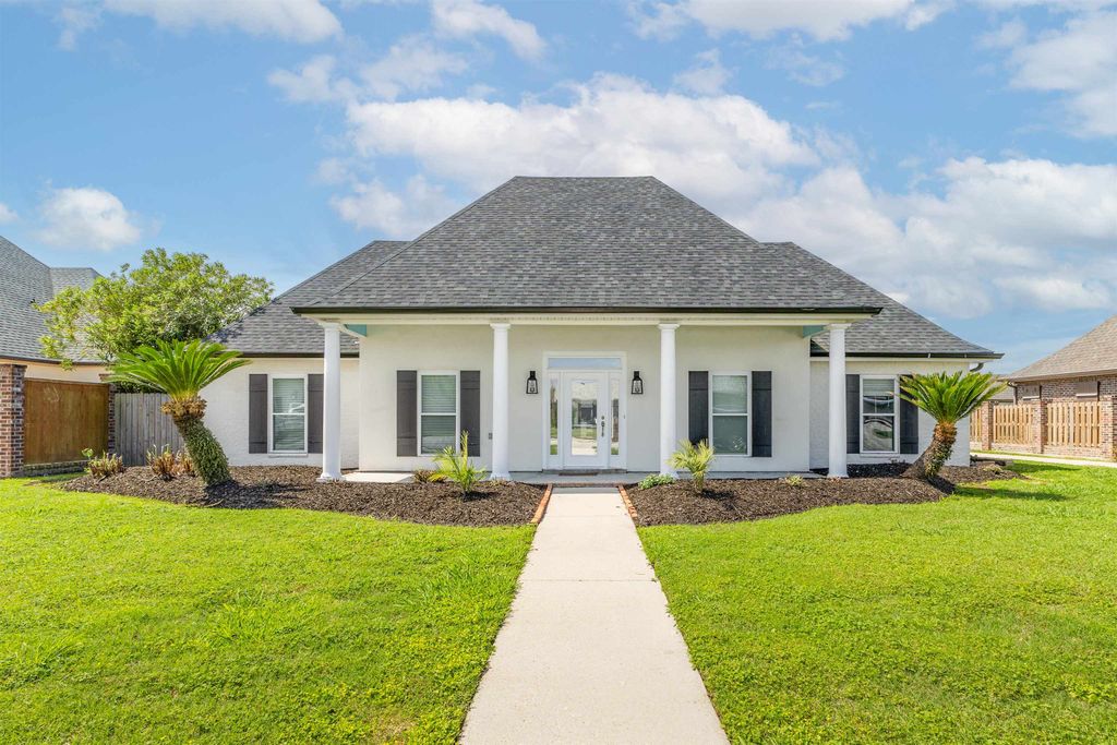 332 Tulip Dr, Houma, LA 70360