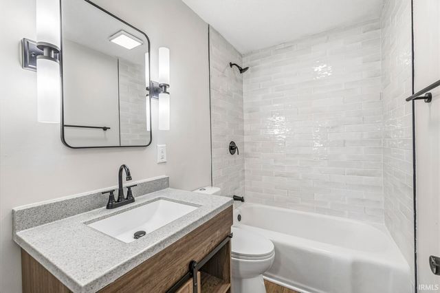 2903 Erskine Boulevard, South Bend, IN 46614